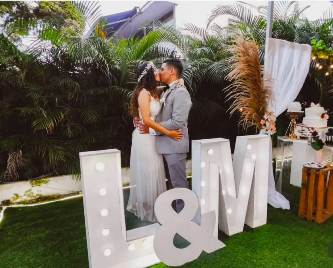Celebración íntima en Casita de Chuao con ambiente floral