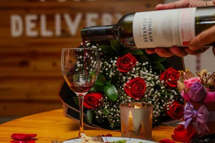 Brindis y flores en Casita de Chuao