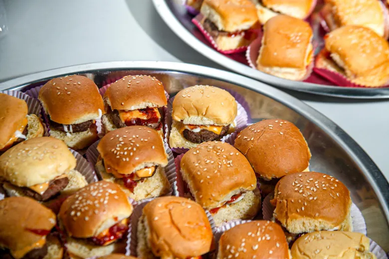 Mini hamburguesas para catering y eventos privados en Caracas